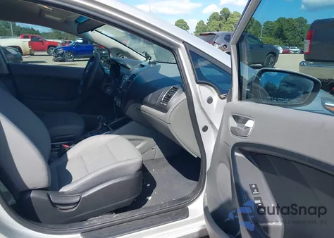 2017 Kia Forte Lx z USA, uszkodzony, nr VIN 3KPFL4A74HE084282